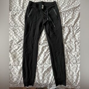 ALO yoga black joggers